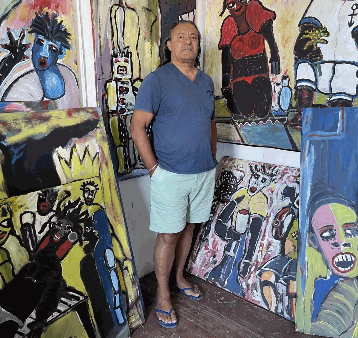 Tchalé Figueira in his studio © Carina Branco
